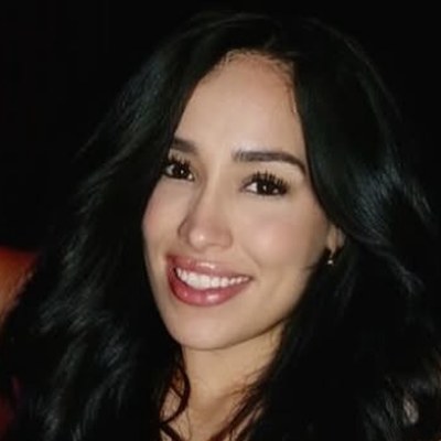 Valeria Flores